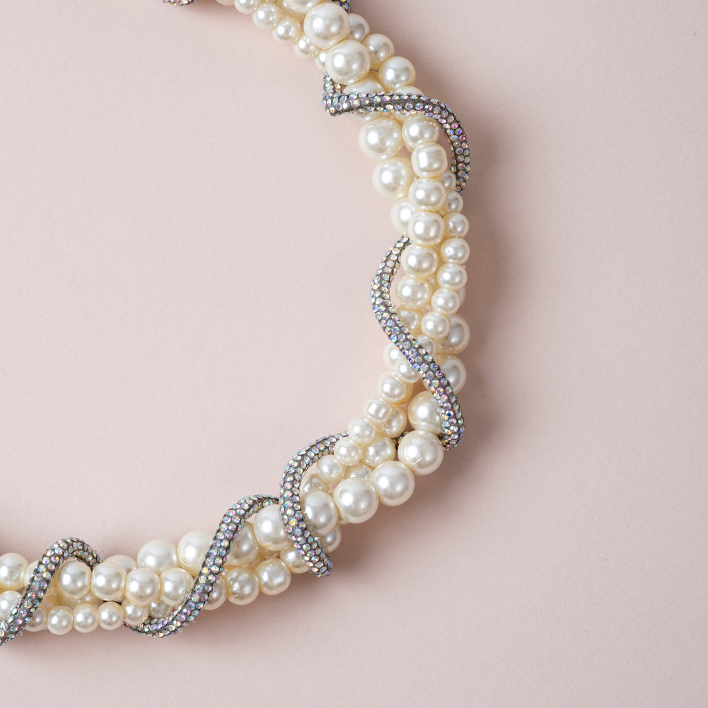Twisted Grace - Crystal lace Signature Pearls Necklace : Gold & Silver