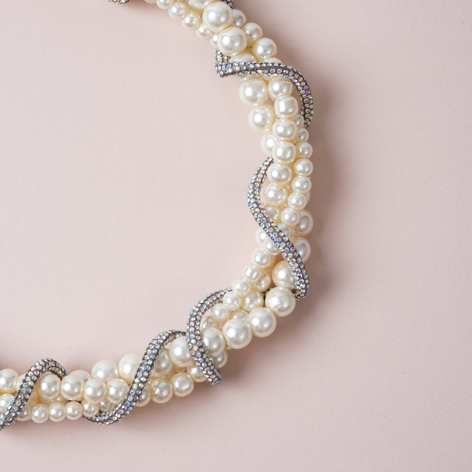 Twisted Grace - Crystal lace Signature Pearls Necklace : Gold & Silver
