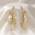 Élan Pearl Twist Earrings