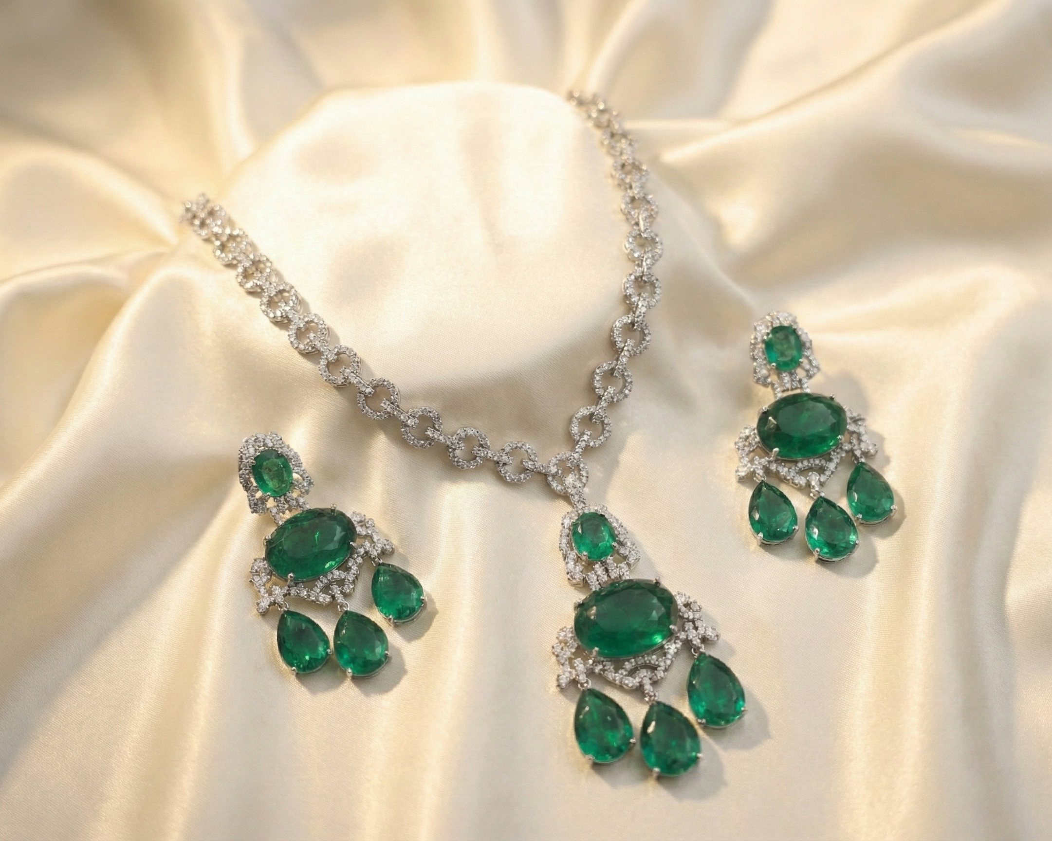 The Royal Heritage Emerald Drop Necklace set
