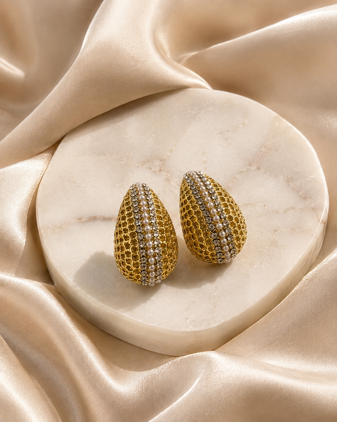 The Royale Teardrop Studs Zero Setting Work