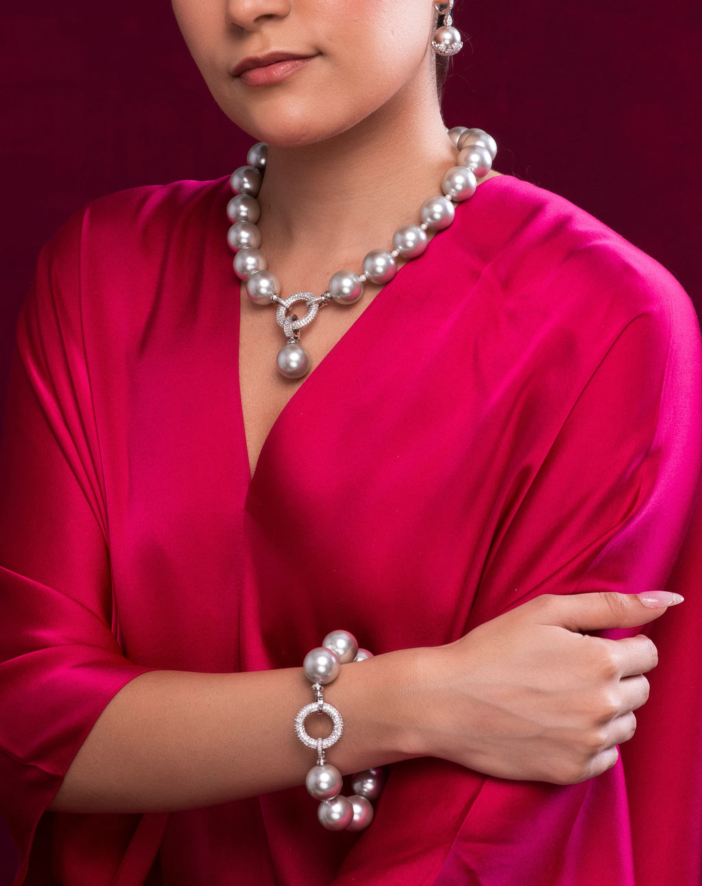 The Imperial Lock Pearl Bracelet : Available In 2 Colors